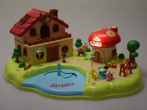 Interaktywny Magnetyczny Domek z Ruchomymi Elementami