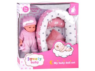 Lalka Bobas z Łóżeczkiem w Różowym Ubranku Niemowlak