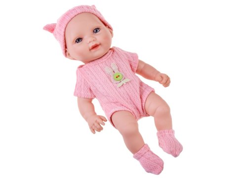 Urocza lalka BOBAS 26 cm - lekka i ruchoma w śpioszkach z czapeczką