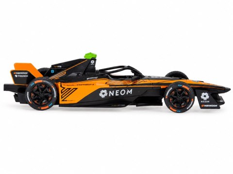 AUTO metalowe Model bolidu NEOM McLaren Formula E 1:24 ZA6397