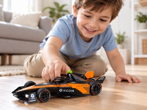 AUTO metalowe Model bolidu NEOM McLaren Formula E 1:24 ZA6397