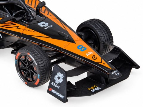 AUTO metalowe Model bolidu NEOM McLaren Formula E 1:24 ZA6397